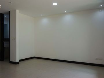Exclusiva casa contemporanea en Alcaravan Conjunto Cerrado. Pinares. Pereira - Colombia.