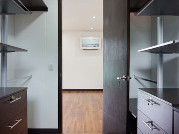 Exclusiva casa contemporanea en Alcaravan Conjunto Cerrado. Pinares. Pereira - Colombia.
