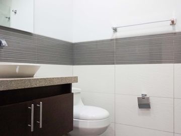 Exclusiva casa contemporanea en Alcaravan Conjunto Cerrado. Pinares. Pereira - Colombia.