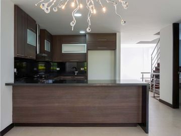 Exclusiva casa contemporanea en Alcaravan Conjunto Cerrado. Pinares. Pereira - Colombia.