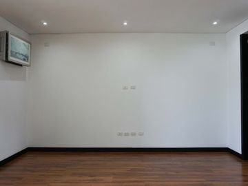 Exclusiva casa contemporanea en Alcaravan Conjunto Cerrado. Pinares. Pereira - Colombia.