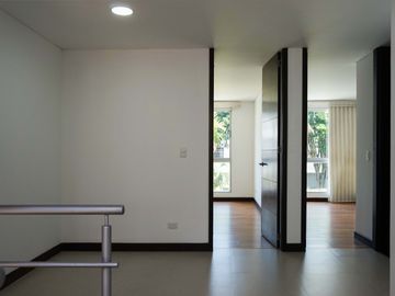 Exclusiva casa contemporanea en Alcaravan Conjunto Cerrado. Pinares. Pereira - Colombia.