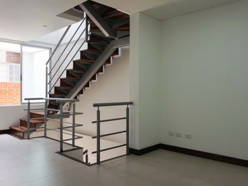 Exclusiva casa contemporanea en Alcaravan Conjunto Cerrado. Pinares. Pereira - Colombia.