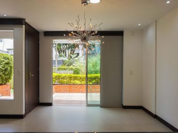 Exclusiva casa contemporanea en Alcaravan Conjunto Cerrado. Pinares. Pereira - Colombia.