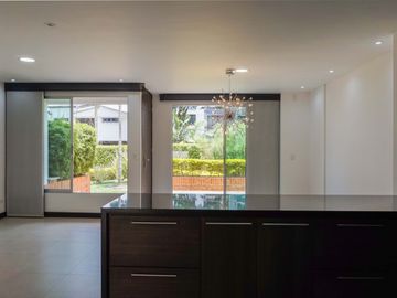 Exclusiva casa contemporanea en Alcaravan Conjunto Cerrado. Pinares. Pereira - Colombia.