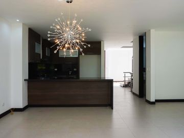 Exclusiva casa contemporanea en Alcaravan Conjunto Cerrado. Pinares. Pereira - Colombia.