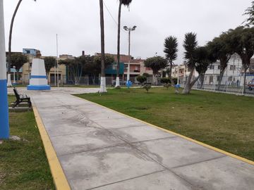 Se Vende Casa en primer piso, frente a parque