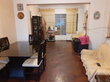 Se Vende Casa en primer piso, frente a parque