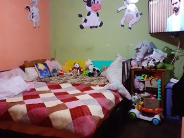 Se Vende Casa en primer piso, frente a parque
