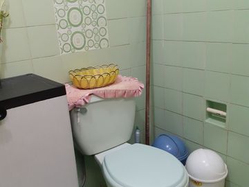 Se Vende Casa en primer piso, frente a parque