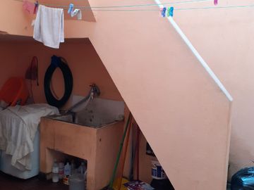 Se Vende Casa en primer piso, frente a parque