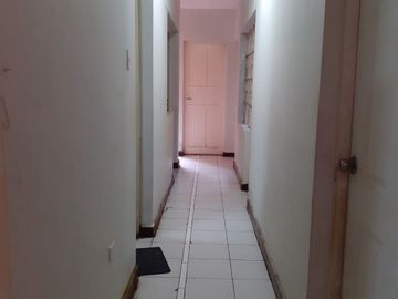 Se Vende Casa en primer piso, frente a parque