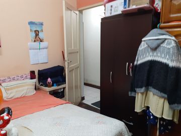 Se Vende Casa en primer piso, frente a parque