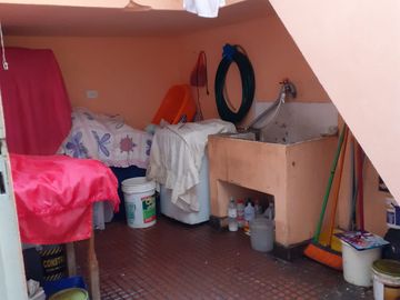 Se Vende Casa en primer piso, frente a parque
