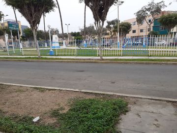 Se Vende Casa en primer piso, frente a parque