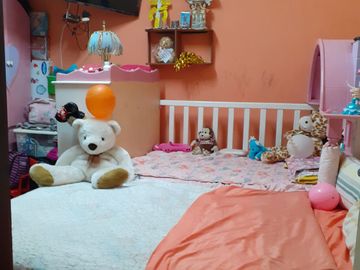 Se Vende Casa en primer piso, frente a parque