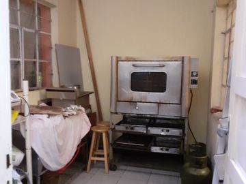 Se Vende Casa en primer piso, frente a parque