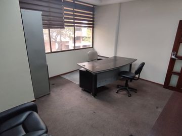 En alquiler oficina Semi amoblada en centro de Guayaquil. (PATRICIA)