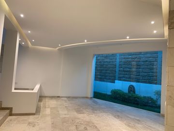 HERMOSA CASA EN VILLANTIGUA DE OPORTUNIDAD!! RENOVADA AL 100%