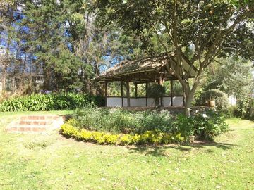 HERMOSA QUINTA EN CHECA