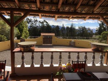 HERMOSA QUINTA EN CHECA