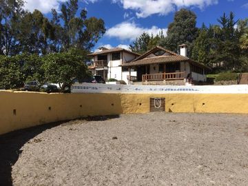 HERMOSA QUINTA EN CHECA