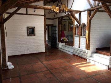 HERMOSA QUINTA EN CHECA