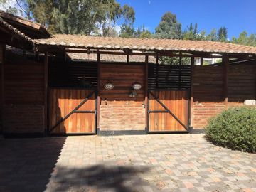 HERMOSA QUINTA EN CHECA