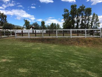 HERMOSA QUINTA EN CHECA
