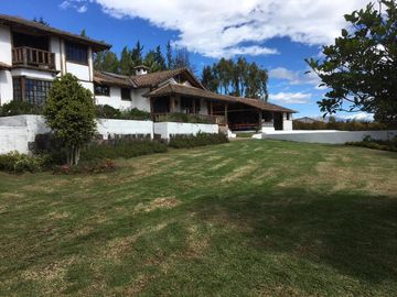 HERMOSA QUINTA EN CHECA