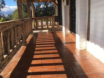 HERMOSA QUINTA EN CHECA