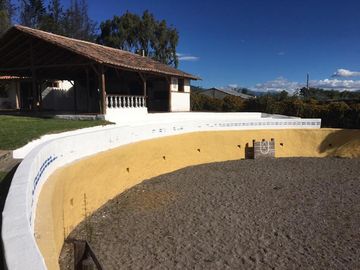 HERMOSA QUINTA EN CHECA