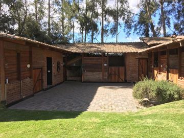 HERMOSA QUINTA EN CHECA