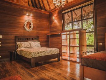 Vendo Hotel Negocio en Marcha Eco Lodge 49.25 Ha CASHIBOCOCHA PUCALLPA PERU
