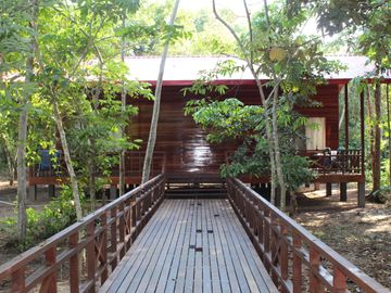 Vendo Hotel Negocio en Marcha Eco Lodge 49.25 Ha CASHIBOCOCHA PUCALLPA PERU
