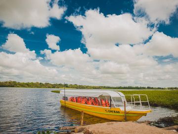 Vendo Hotel Negocio en Marcha Eco Lodge 49.25 Ha CASHIBOCOCHA PUCALLPA PERU