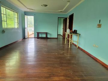 VENTA CASA DE 3 DEPARTAMENTOS