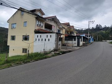 VENTA CASA DE 3 DEPARTAMENTOS