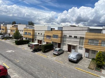 Casa de venta sector calderón dentro de conjunto
