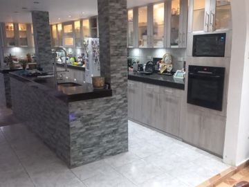 HUANCHACO  /CASA  DE 295M2 /AV. SAN JUAN / LAS LOMAS DE HUANCHACO. PRECIO DE OCASIÓN!!!