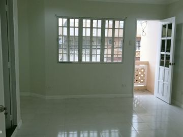 HOUSE and LOT FOR SALE NEAR IT PARK