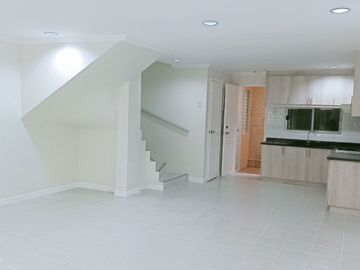 HOUSE and LOT FOR SALE NEAR IT PARK