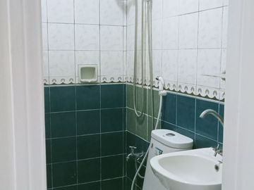 HOUSE and LOT FOR SALE NEAR IT PARK