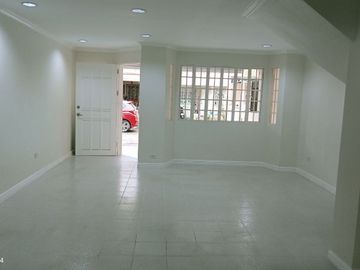 HOUSE and LOT FOR SALE NEAR IT PARK