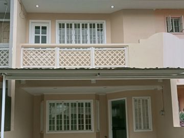 HOUSE and LOT FOR SALE NEAR IT PARK