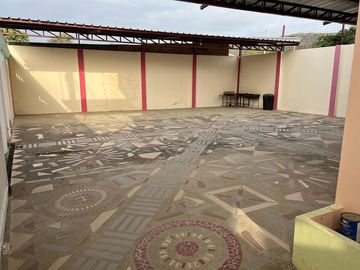 CASA EN VENTA A POCOS METROS DEL MALECÓN DE CRUCITA