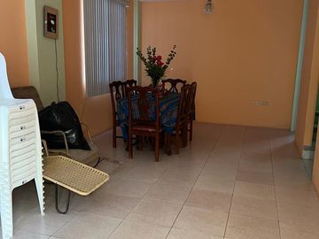 CASA EN VENTA A POCOS METROS DEL MALECÓN DE CRUCITA