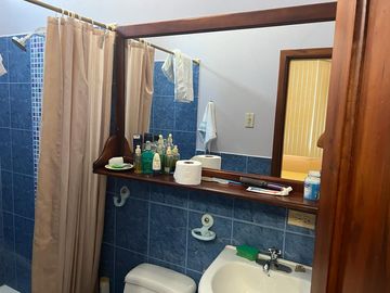 CASA EN VENTA A POCOS METROS DEL MALECÓN DE CRUCITA