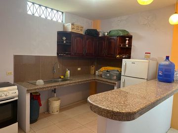 CASA EN VENTA A POCOS METROS DEL MALECÓN DE CRUCITA