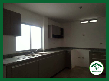 CASA EN VENTA POR ESTRENAR EN URBANIZACIÓN EN ZONA NORTE DE PORTOVIEJO